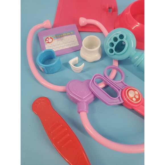 Doc Mcstuffins And More  Vet Playset Medical  Replacement Pieces Set Of 11 - Picture 3 of 6